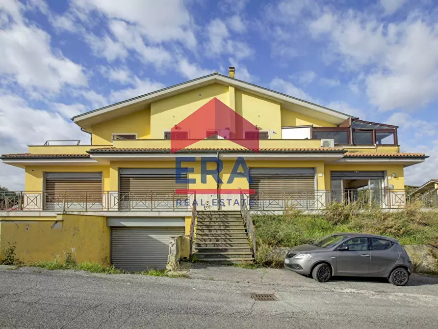 Immagine 6 di Negozio in affitto  in Via Carife 91 a Roma