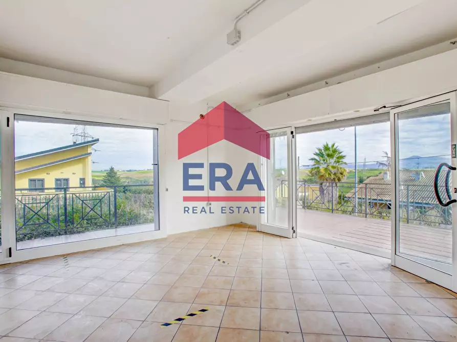 Immagine 22 di Negozio in affitto  in Via Carife 91 a Roma