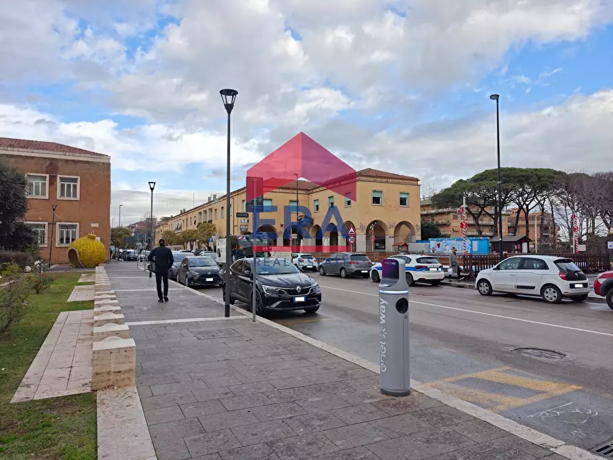 Immagine 1 di Locale commerciale in affitto  in Via Roma a Pomezia