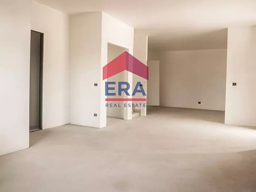 Immagine 7 di Villa in vendita  in via Ferruccio Parri 2 a Pomezia