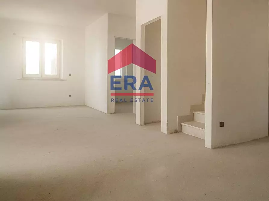 Immagine 8 di Villa in vendita  in via Ferruccio Parri 2 a Pomezia