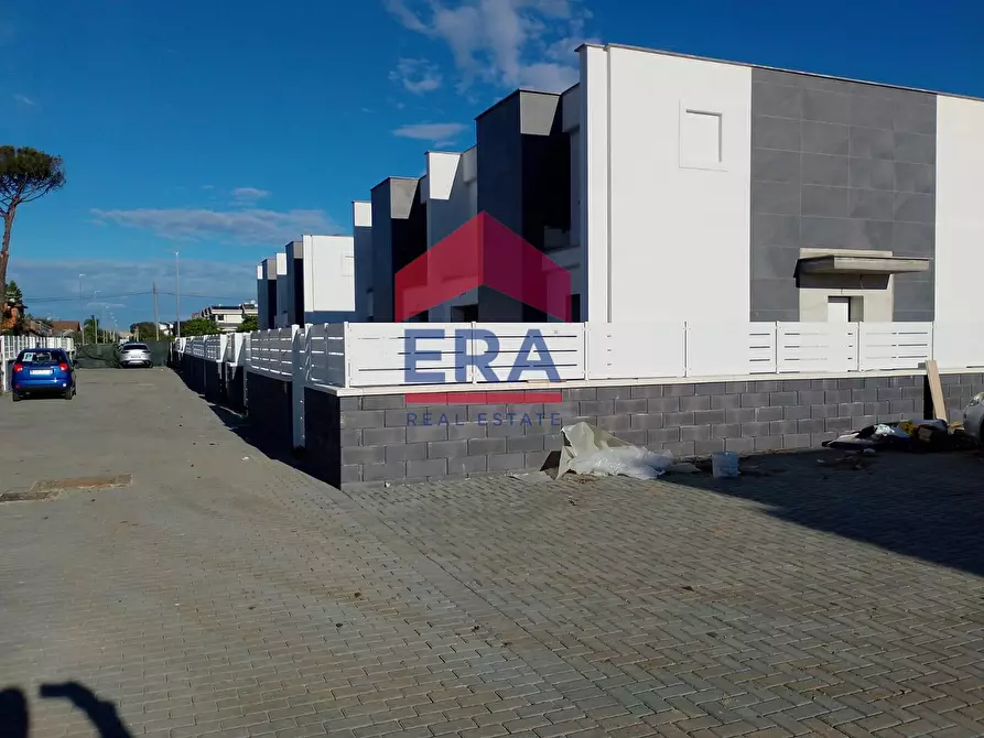 Immagine 3 di Appartamento in vendita  in Via Di Macchia Palocco 168 a Roma