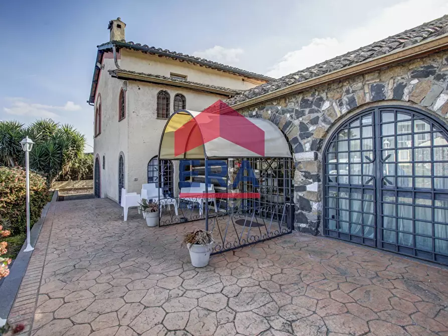 Immagine 3 di Attività commerciale in vendita  in Via Pontina 432 a Roma