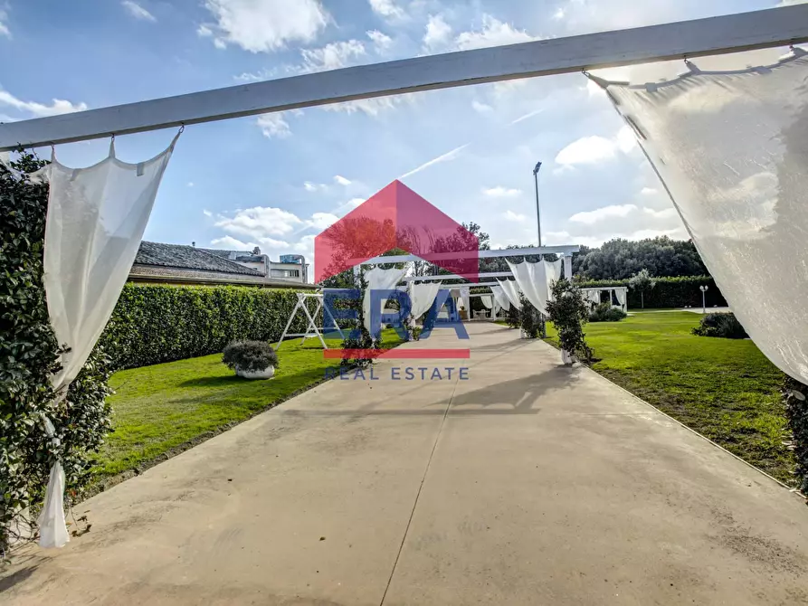 Immagine 16 di Attività commerciale in vendita  in Via Pontina 432 a Roma