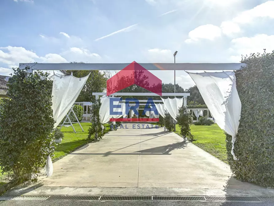 Immagine 17 di Attività commerciale in vendita  in Via Pontina 432 a Roma