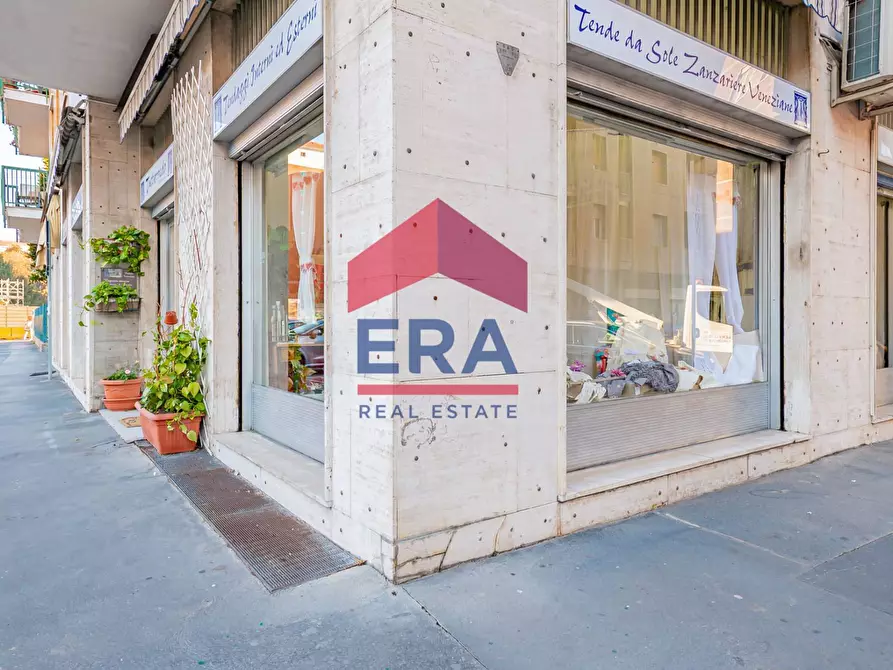 Immagine 2 di Locale commerciale in vendita  in Via Antonio Panizzi 12 a Milano