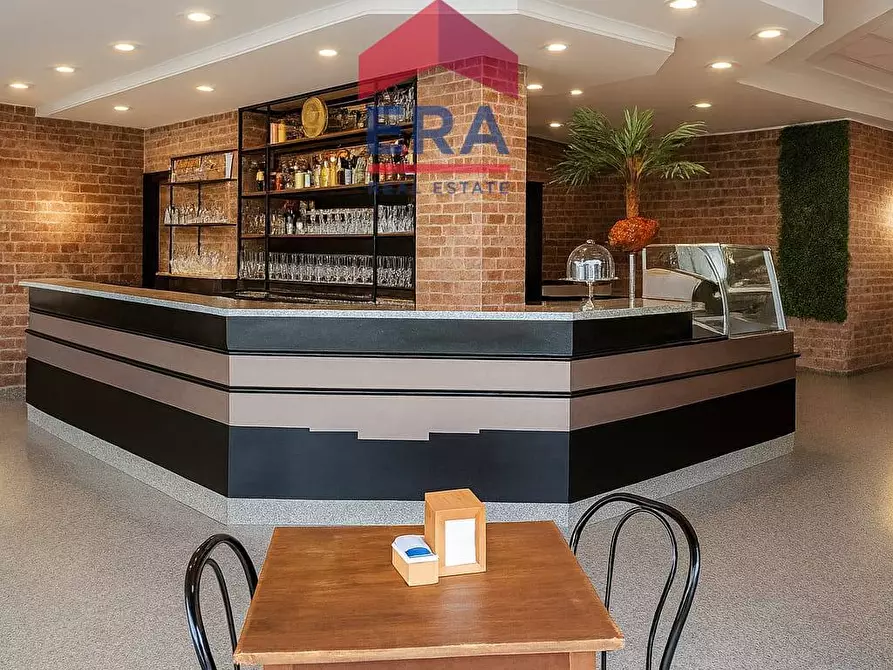 Immagine 5 di Attività commerciale in vendita  in Via Dei Castelli Romani 22 a Pomezia