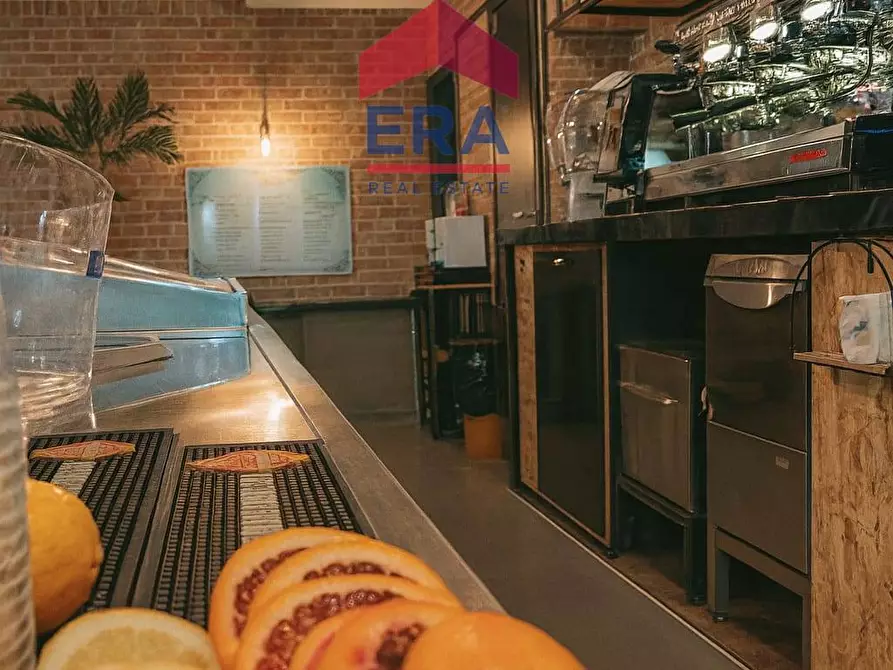 Immagine 7 di Attività commerciale in vendita  in Via Dei Castelli Romani 22 a Pomezia