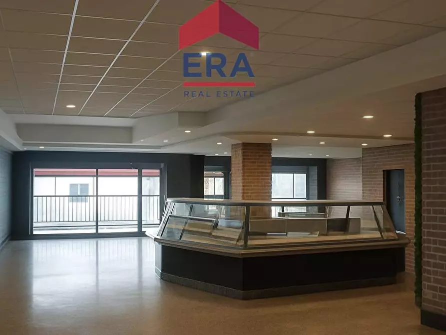 Immagine 9 di Attività commerciale in vendita  in Via Dei Castelli Romani 22 a Pomezia