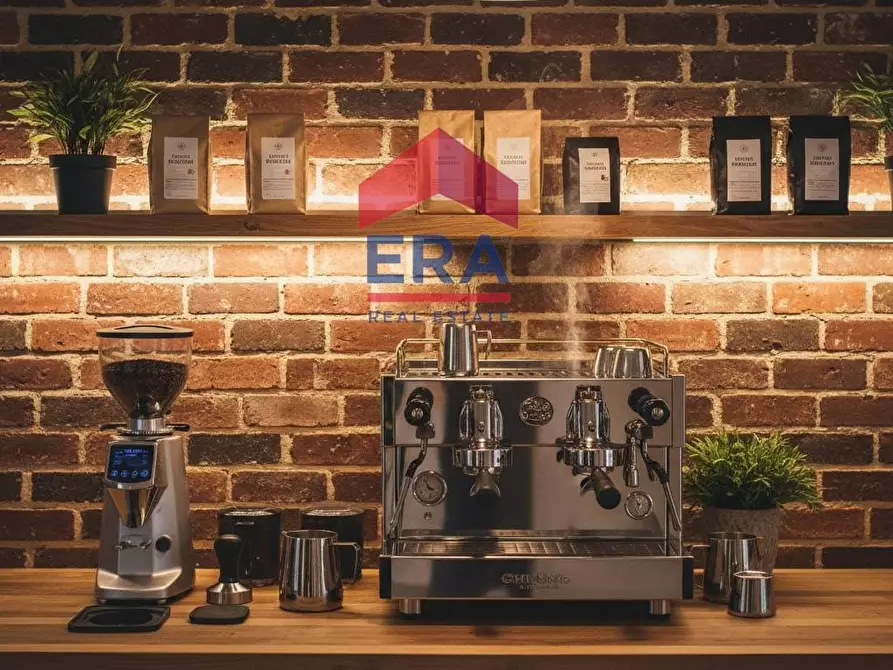 Immagine 12 di Attività commerciale in vendita  in Via Dei Castelli Romani 22 a Pomezia