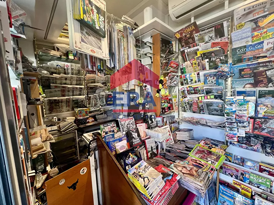 Immagine 8 di Locale commerciale in vendita  in Piazza Bainsizza a Roma