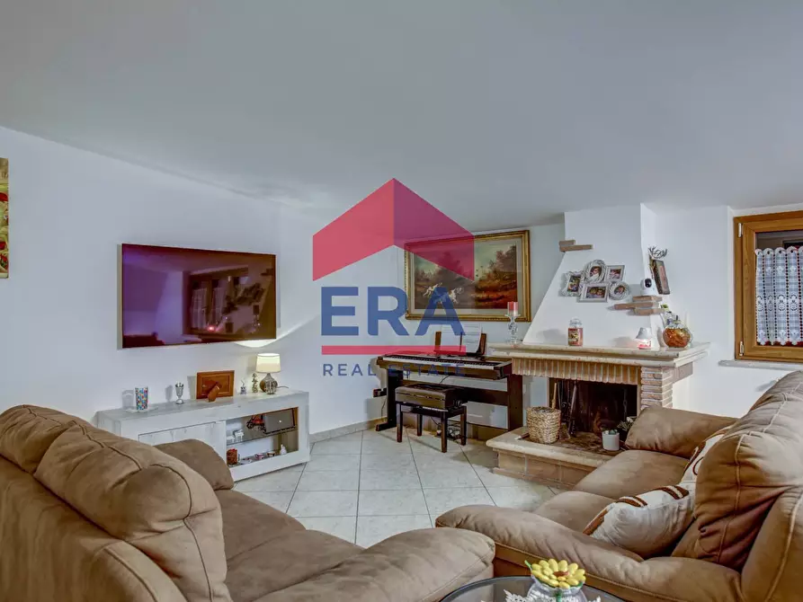 Immagine 25 di Villa in vendita  in Via E.Torricelli 6 a Pomezia