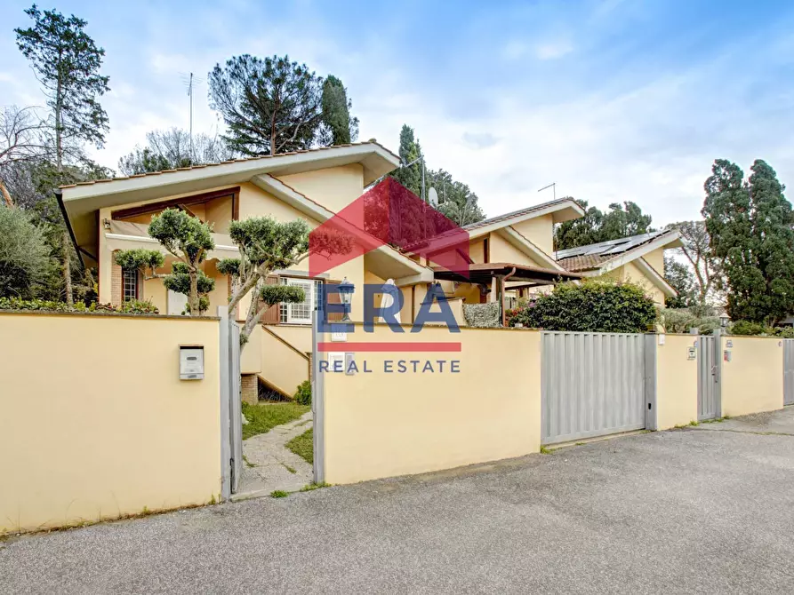 Immagine 2 di Villa in vendita  in Via Boezi 14-16 a Roma
