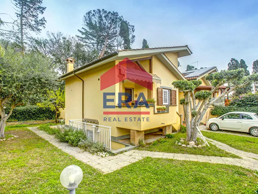 Immagine 1 di Villa in vendita  in Via Boezi 14-16 a Roma