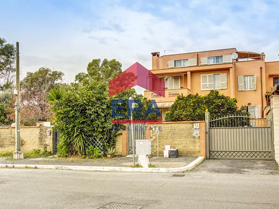 Immagine 5 di Villetta a schiera in vendita  in Via San Candido 94 a Roma