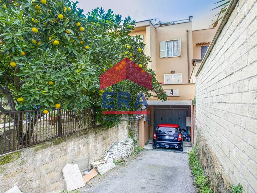 Immagine 9 di Villetta a schiera in vendita  in Via San Candido 94 a Roma