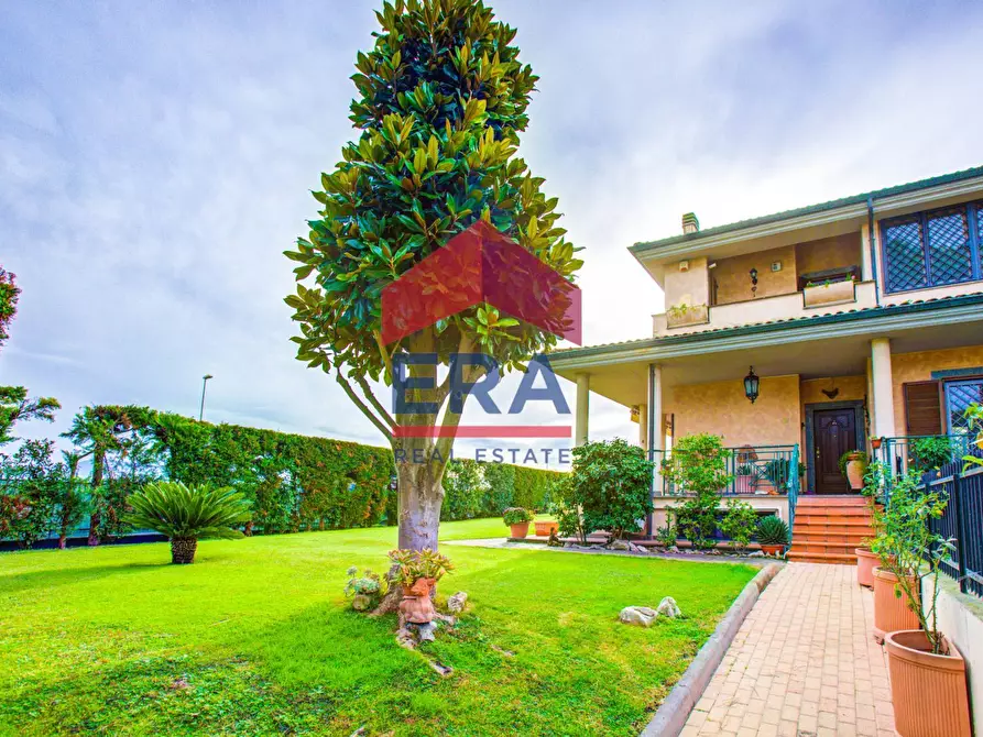 Immagine 2 di Villa in vendita  in Via Tito Poggi 15 a Roma