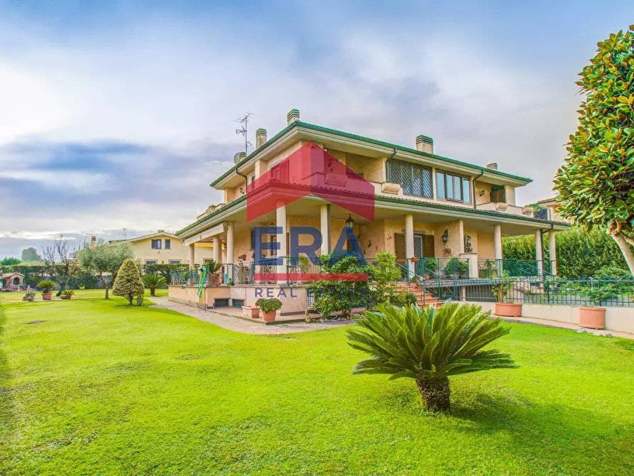 Immagine 1 di Villa in vendita  in Via Tito Poggi 15 a Roma