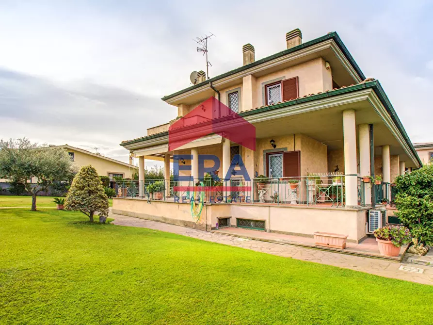 Immagine 3 di Villa in vendita  in Via Tito Poggi 15 a Roma