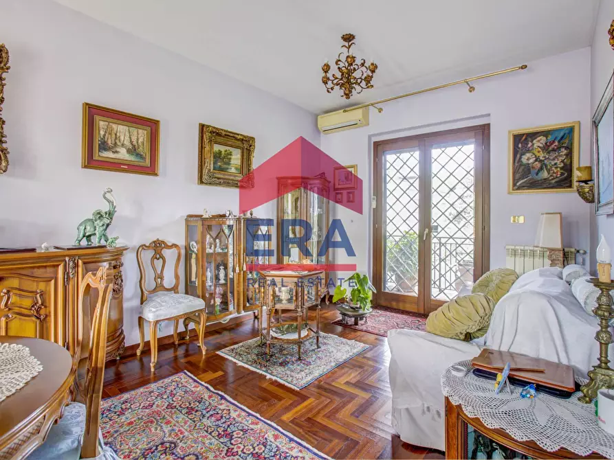 Immagine 16 di Villa in vendita  in Via Tito Poggi 15 a Roma