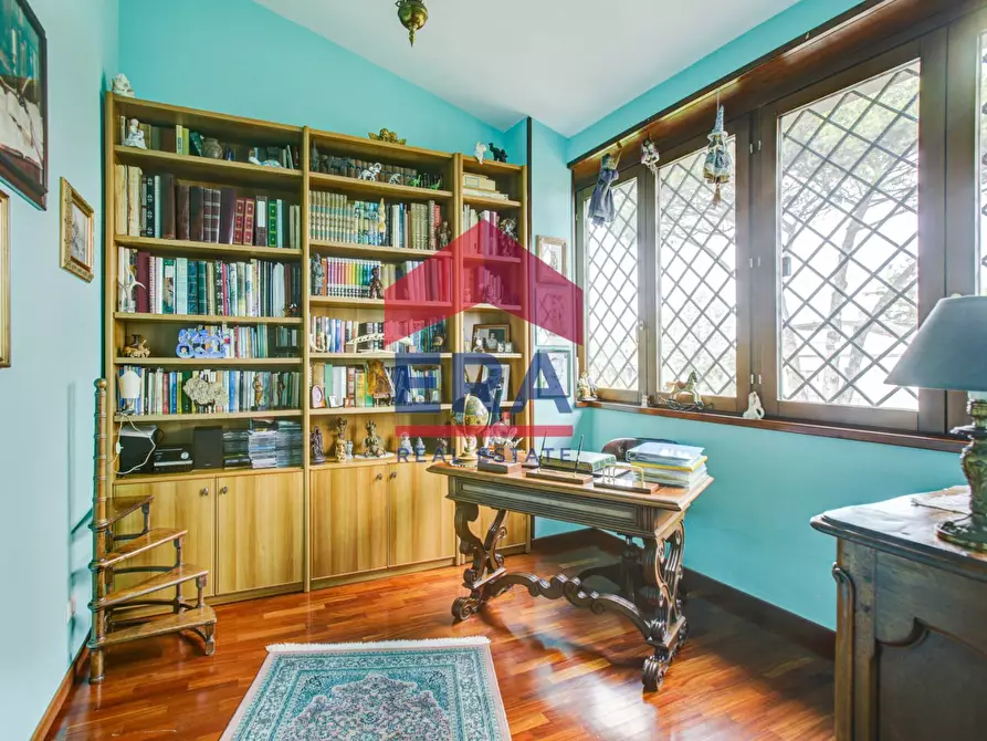 Immagine 27 di Villa in vendita  in Via Tito Poggi 15 a Roma