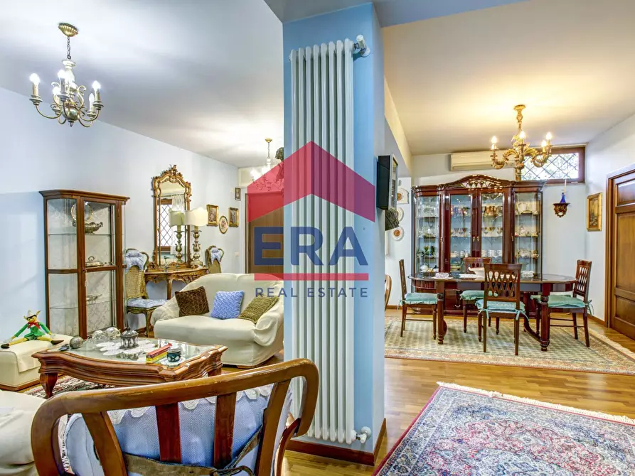 Immagine 26 di Villa in vendita  in Via Tito Poggi 15 a Roma