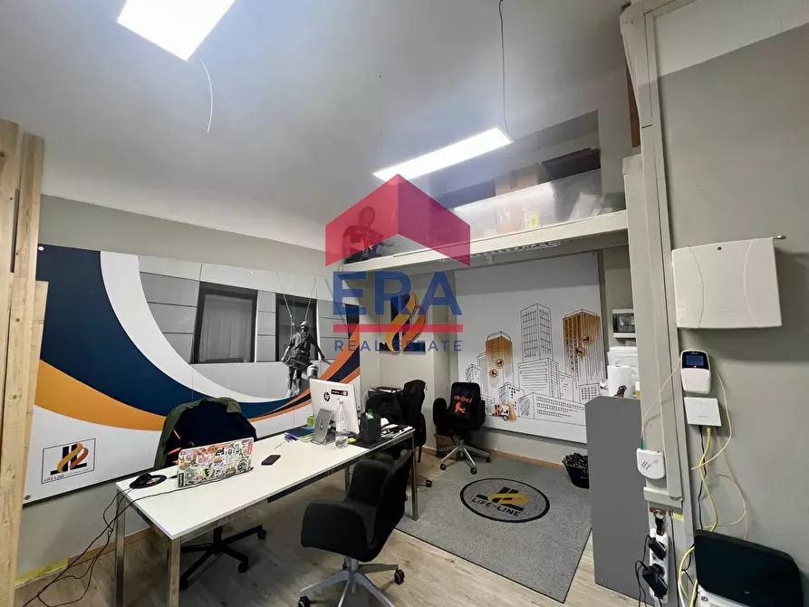 Immagine 1 di Locale commerciale in vendita  in Via Marziale 7 a Roma