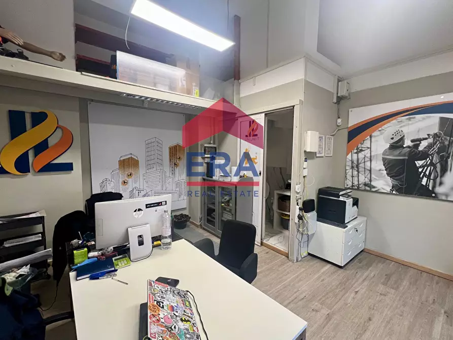 Immagine 2 di Locale commerciale in vendita  in Via Marziale 7 a Roma