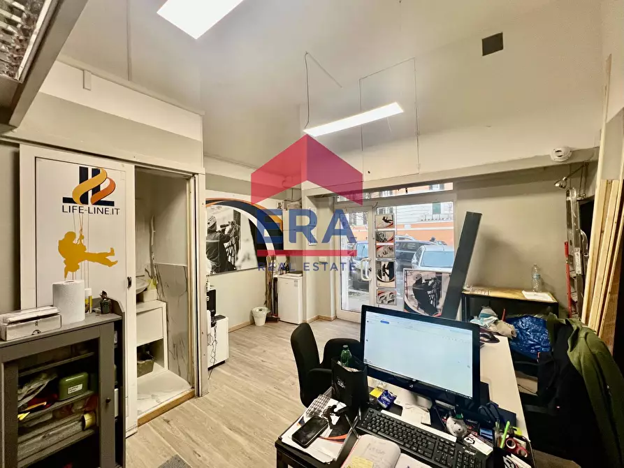 Immagine 5 di Locale commerciale in vendita  in Via Marziale 7 a Roma