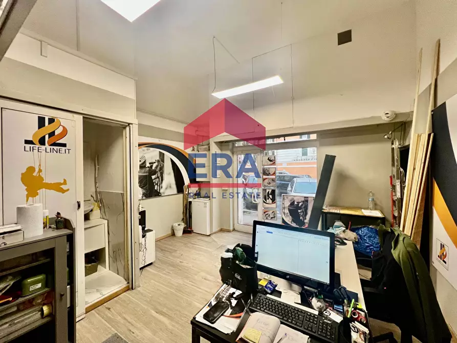 Immagine 6 di Locale commerciale in vendita  in Via Marziale 7 a Roma