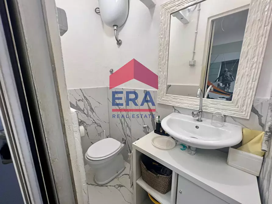 Immagine 7 di Locale commerciale in vendita  in Via Marziale 7 a Roma