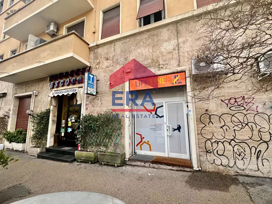 Immagine 8 di Locale commerciale in vendita  in Via Marziale 7 a Roma