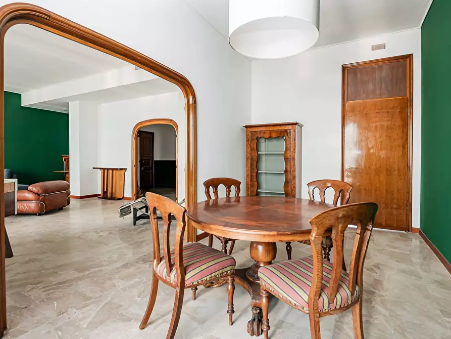 Immagine 9 di Appartamento in vendita  in Via Santa Sofia 27 a Milano