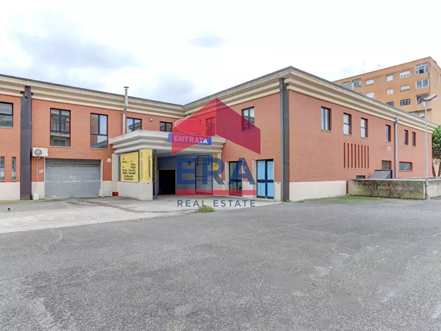 Immagine 2 di Locale commerciale in vendita  in Via A. De Gasperi 4 a Pomezia