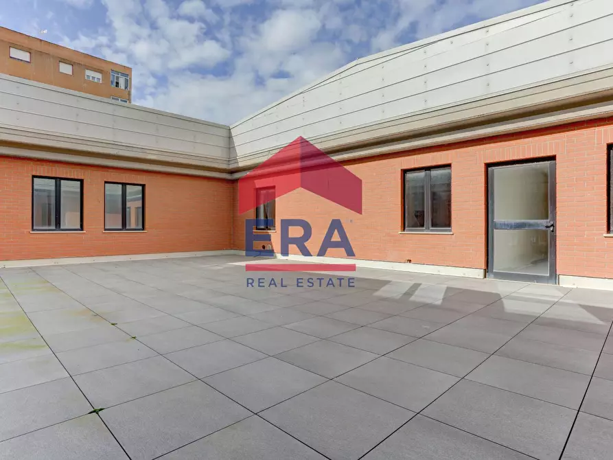 Immagine 4 di Locale commerciale in vendita  in Via A. De Gasperi 4 a Pomezia