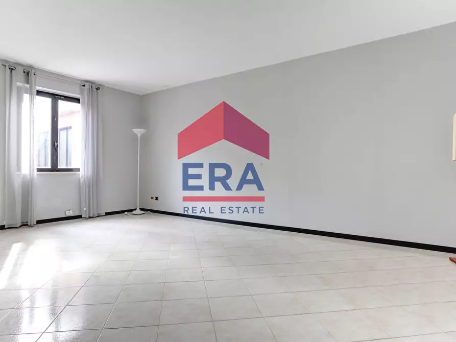 Immagine 8 di Locale commerciale in vendita  in Via A. De Gasperi 4 a Pomezia