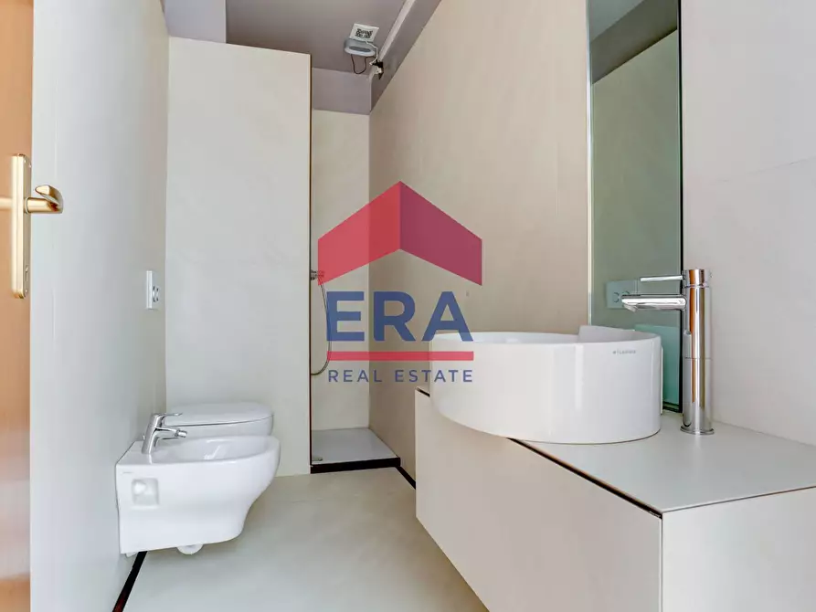 Immagine 10 di Locale commerciale in vendita  in Via A. De Gasperi 4 a Pomezia