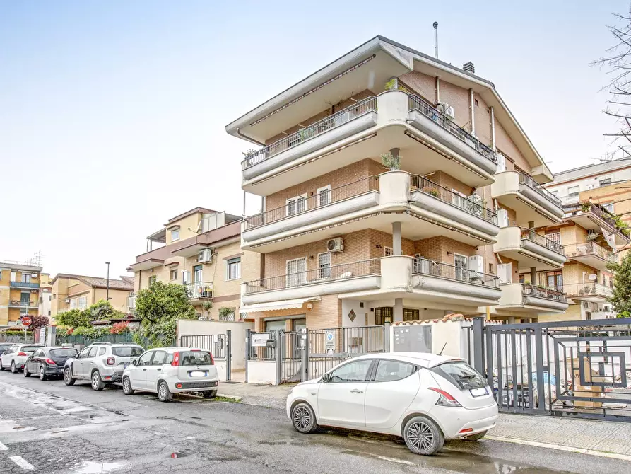 Immagine 2 di Appartamento in vendita  in Via Confalonieri 4 a Pomezia