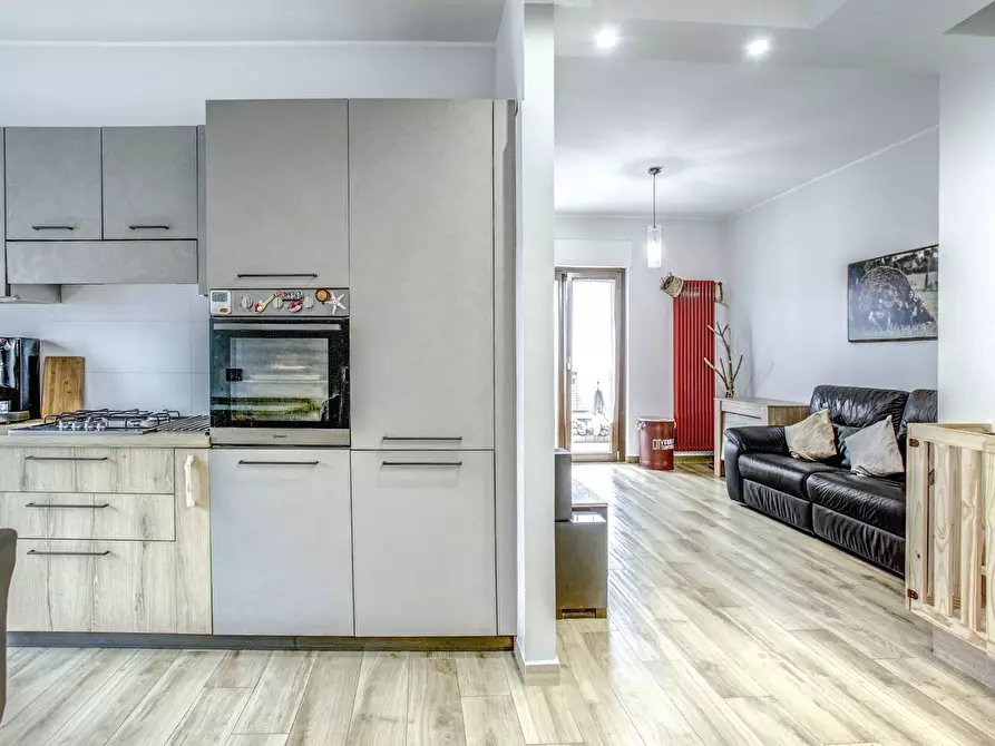 Immagine 5 di Appartamento in vendita  in Via Confalonieri 4 a Pomezia