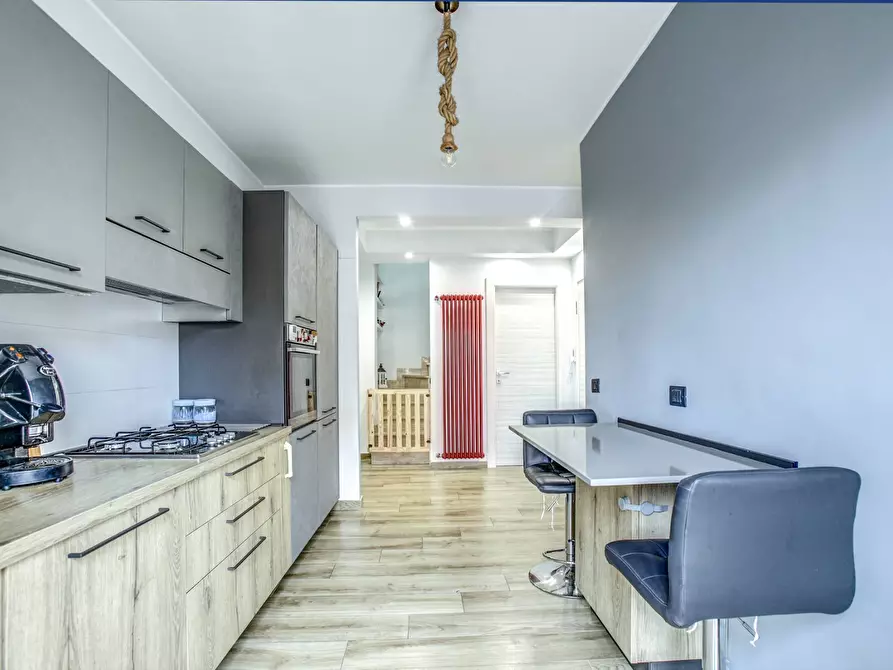 Immagine 10 di Appartamento in vendita  in Via Confalonieri 4 a Pomezia