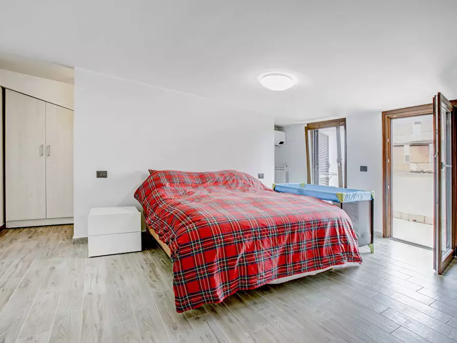 Immagine 11 di Appartamento in vendita  in Via Confalonieri 4 a Pomezia