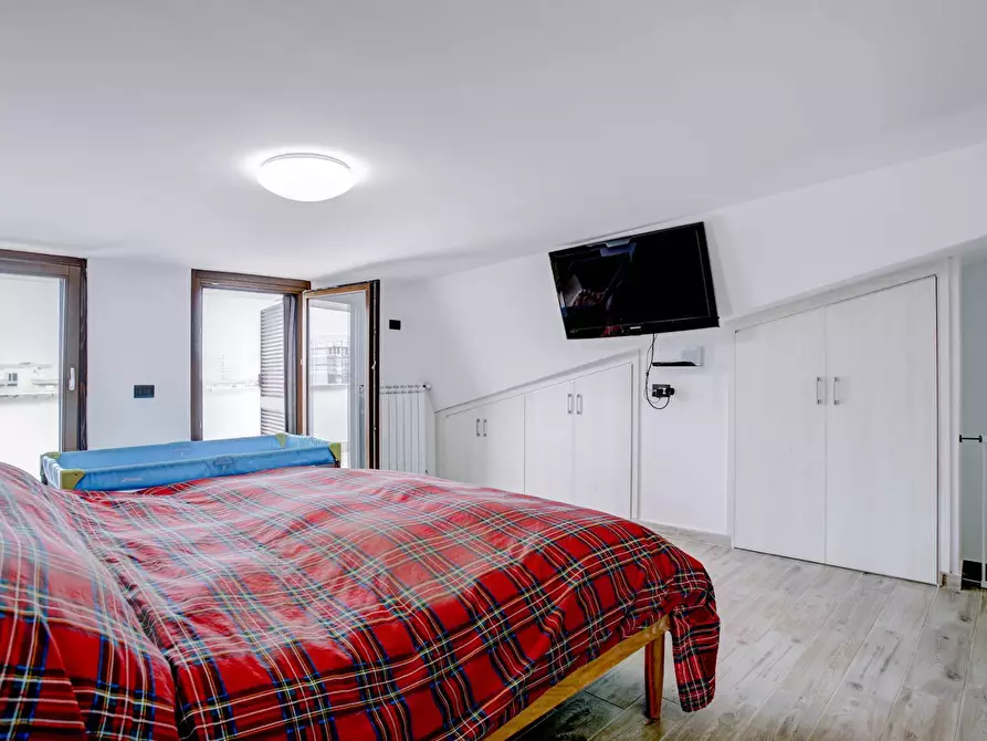 Immagine 12 di Appartamento in vendita  in Via Confalonieri 4 a Pomezia