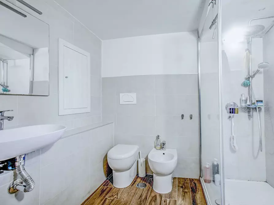 Immagine 15 di Appartamento in vendita  in Via Confalonieri 4 a Pomezia