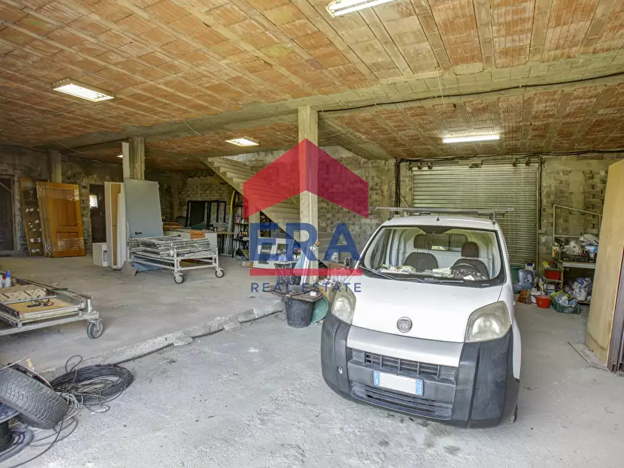 Immagine 10 di Locale commerciale in vendita  in via dei peschi a Ardea