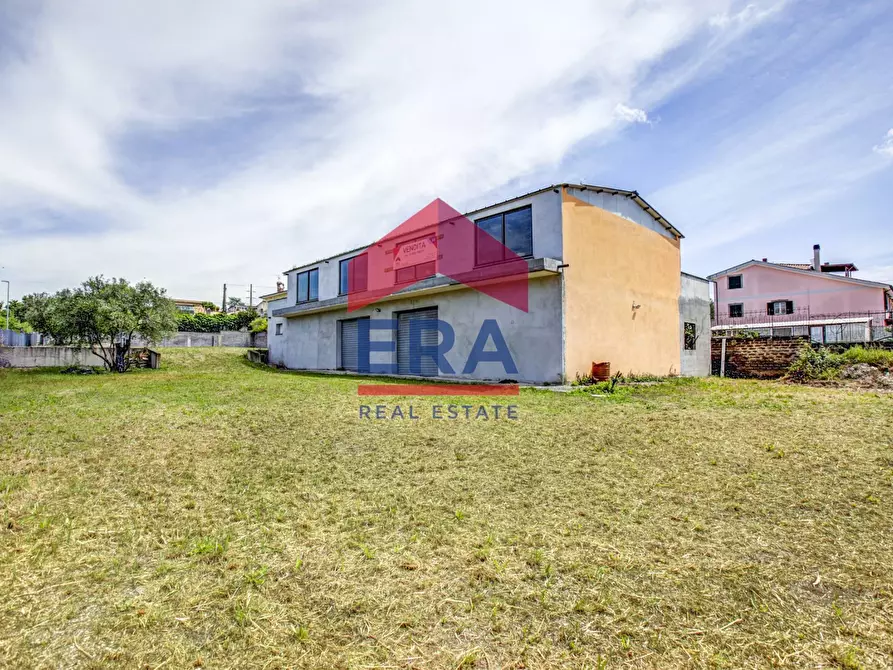 Immagine 3 di Locale commerciale in vendita  in via dei peschi a Ardea