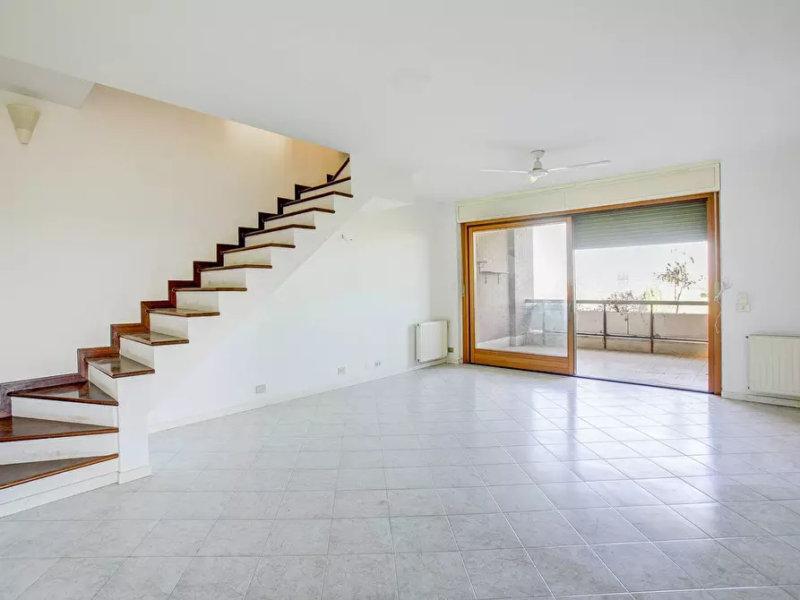 Immagine 3 di Attico in vendita  in Via Renato Caccioppoli 310 a Roma