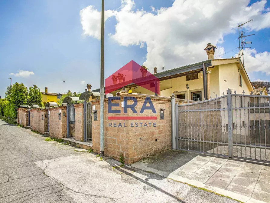 Immagine 2 di Villetta a schiera in vendita  in Via Vittorio Alpe 8 a Roma
