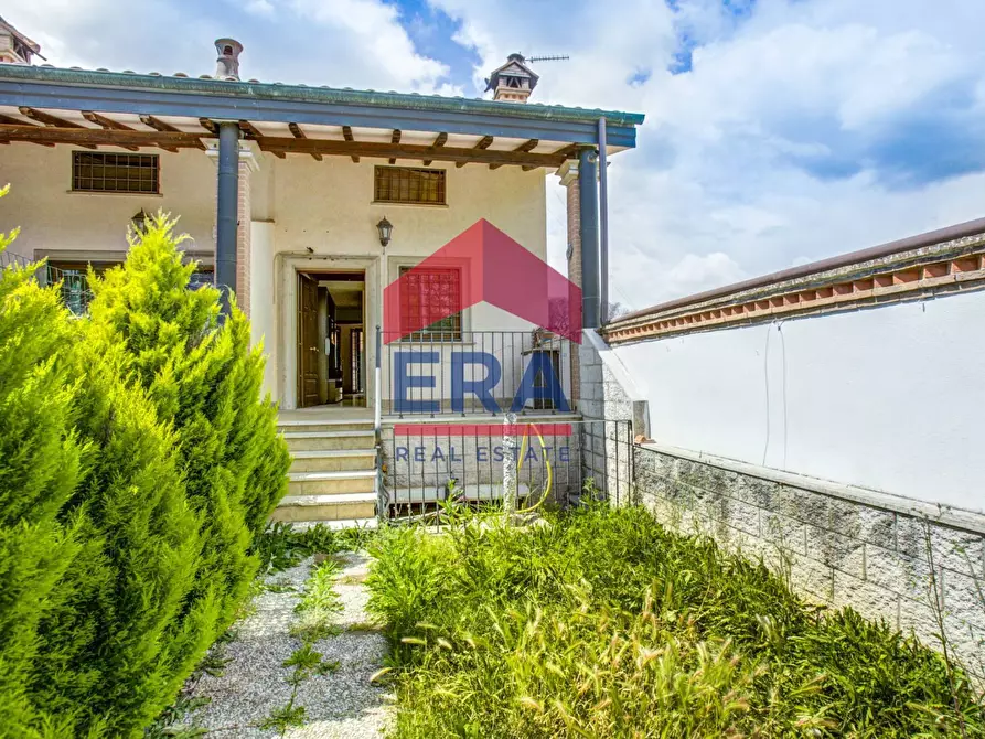 Immagine 3 di Villetta a schiera in vendita  in Via Vittorio Alpe 8 a Roma