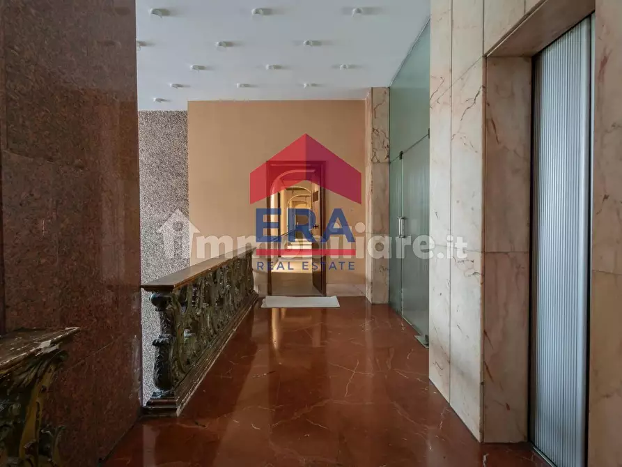 Immagine 11 di Appartamento in vendita  a Milano