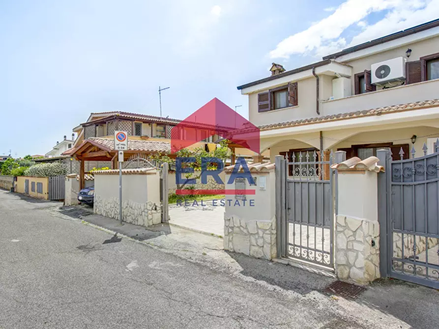 Immagine 2 di Casa semindipendente in vendita  in via Pontedera 15/a a Pomezia